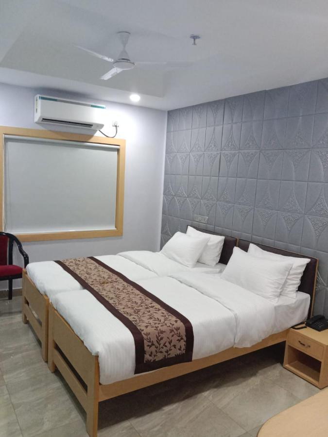 Soukyam Hotel Calcutta Exterior foto